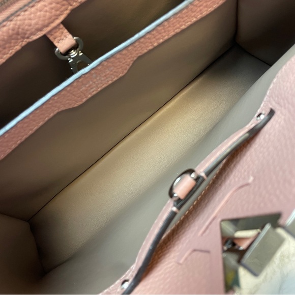 Louis Vuitton Capucines PM - Picture 8 of 15